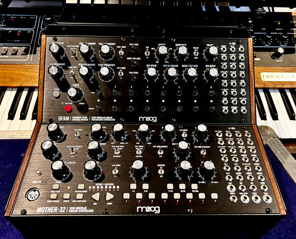 MOOG Sound Studio 1 - DFAM & MOTHER 32 + summing mixer+ stand