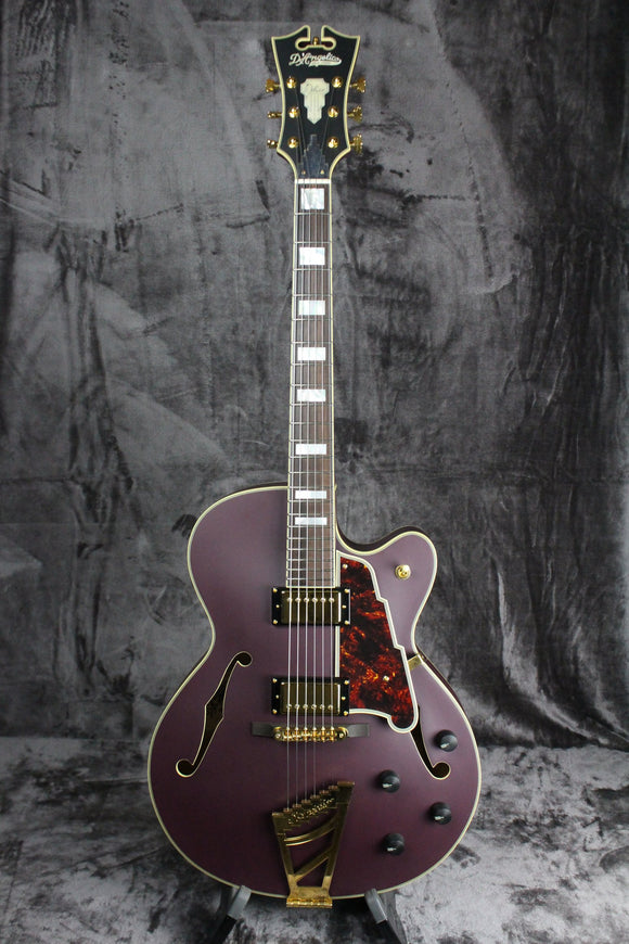 D'Angelico Deluxe DH Limited Edition Matte Plum